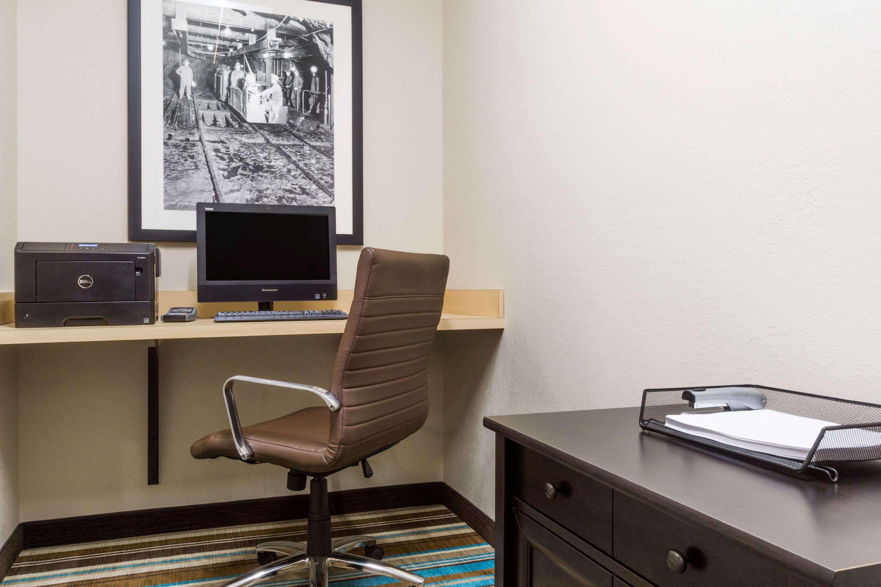 Hawthorn Suites By Wyndham Wheeling At The Highlands Triadelphia Extérieur photo